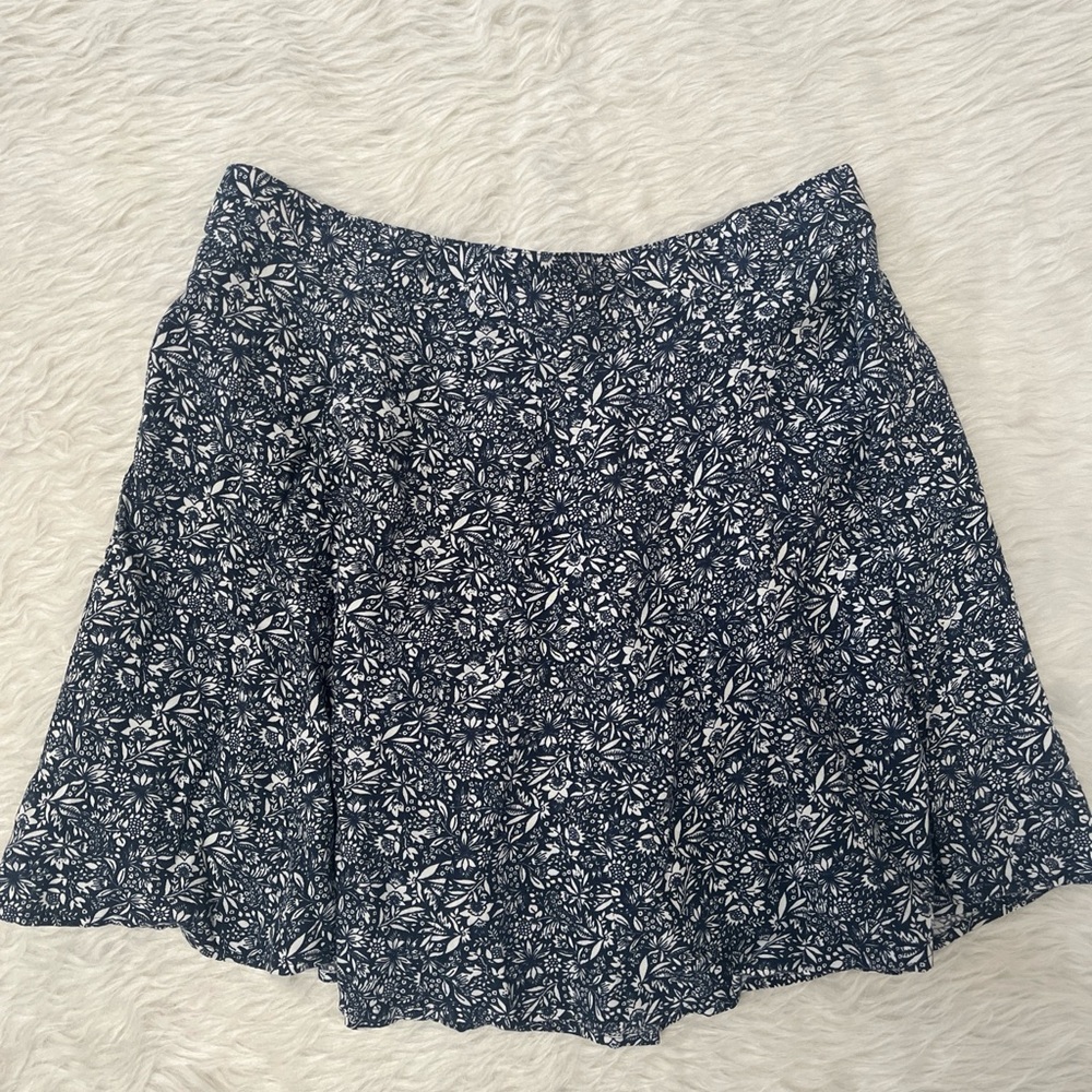 American Eagle Navy white  Floral Mini Skirt Sz M Elastic Waist EUC